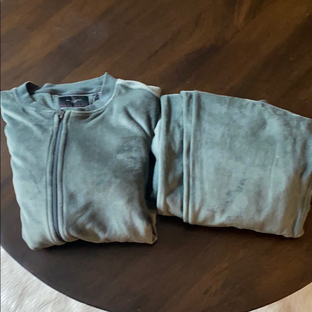 Men’s Daniel Buchler Velour Tracksuit